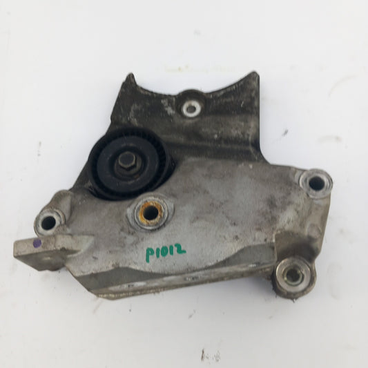 Стойка двигател обтяжна ролка 55568872 Opel Astra J 2,0 CDTI A20DTH