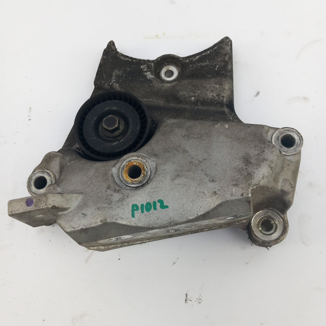 Стойка двигател обтяжна ролка 55568872 Opel Astra J 2,0 CDTI A20DTH