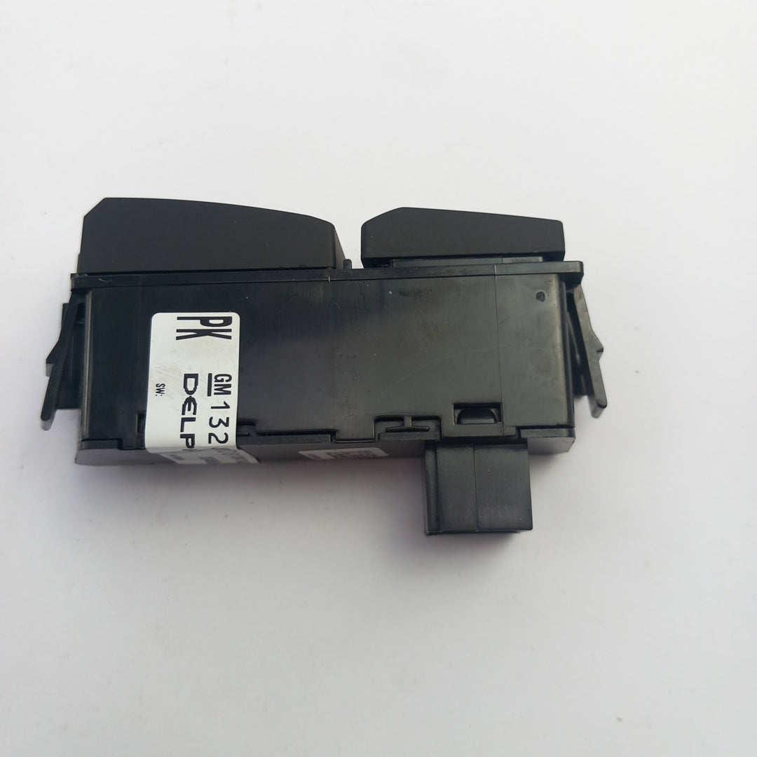 Бутон парктроник Opel Meriva B