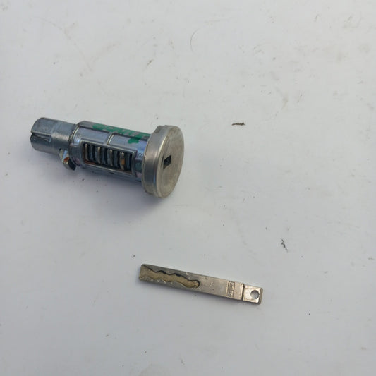 Ключалка за запалване Предлага се с лицева част на ключа Opel Meriva B