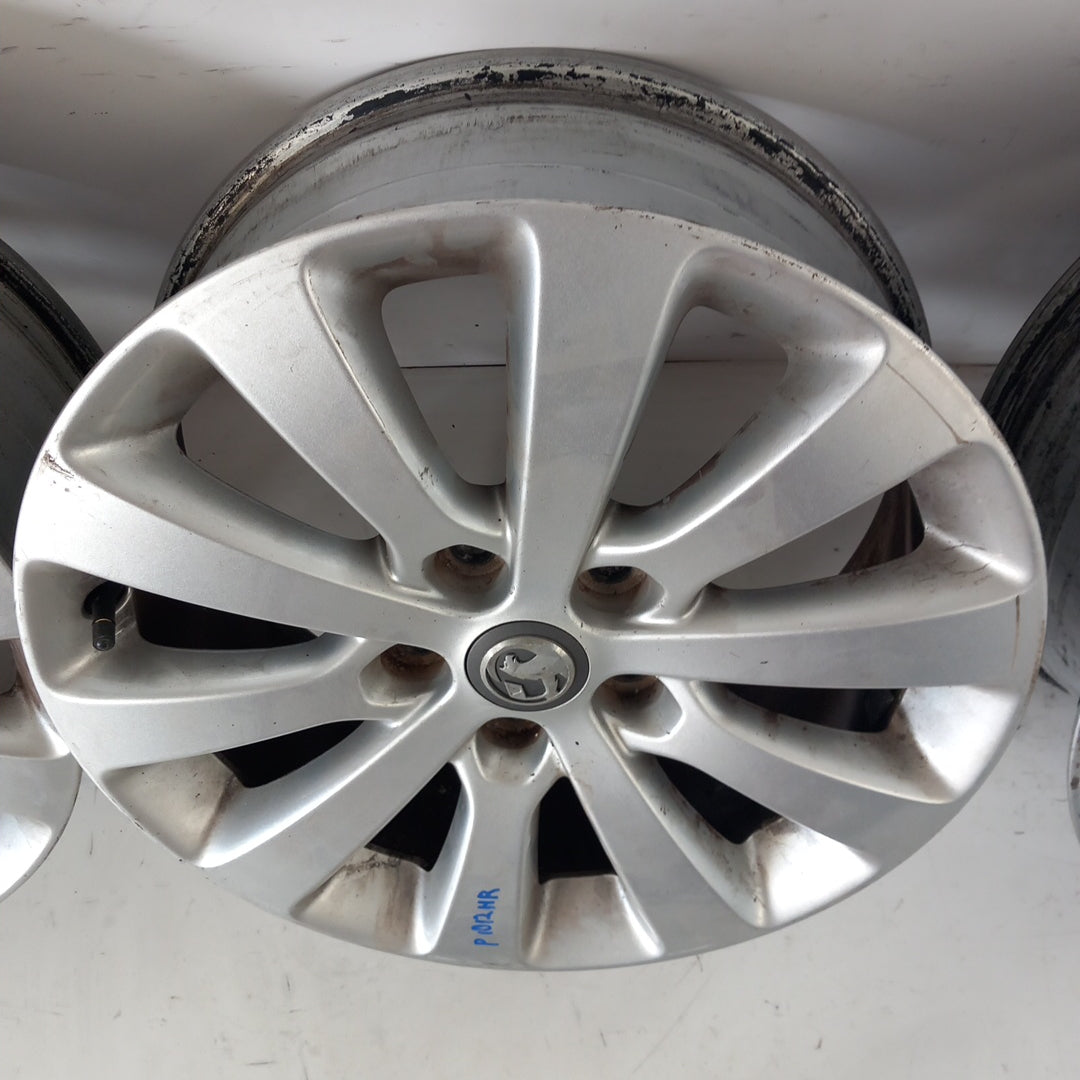 Комплект 17" цола алуминиеви джанти 7Jx17 5x115 IS44 Opel Astra J