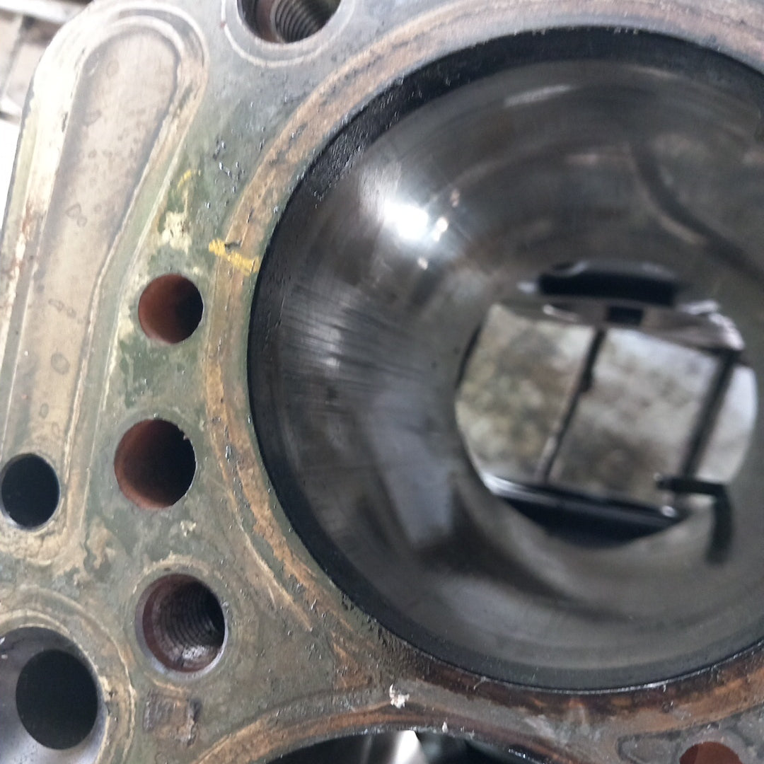 Блок двигател с дефект за РЕМОНТ Z17DTH Opel Astra H 1,7 CDTI