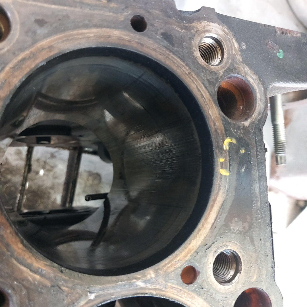 Блок двигател с дефект за РЕМОНТ Z17DTH Opel Astra H 1,7 CDTI