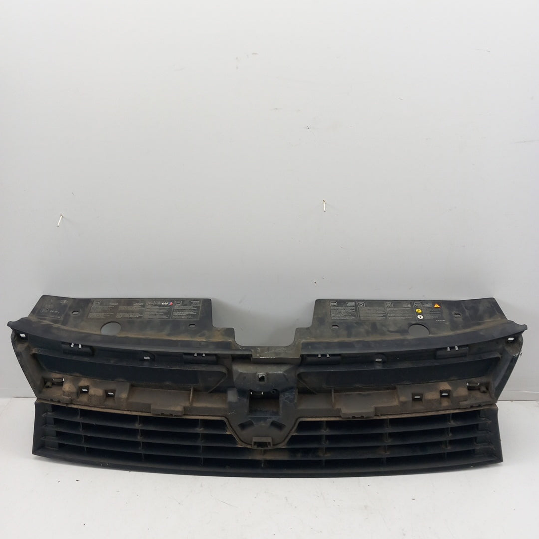 Решетка радиатор предна броня Dacia Duster I HS