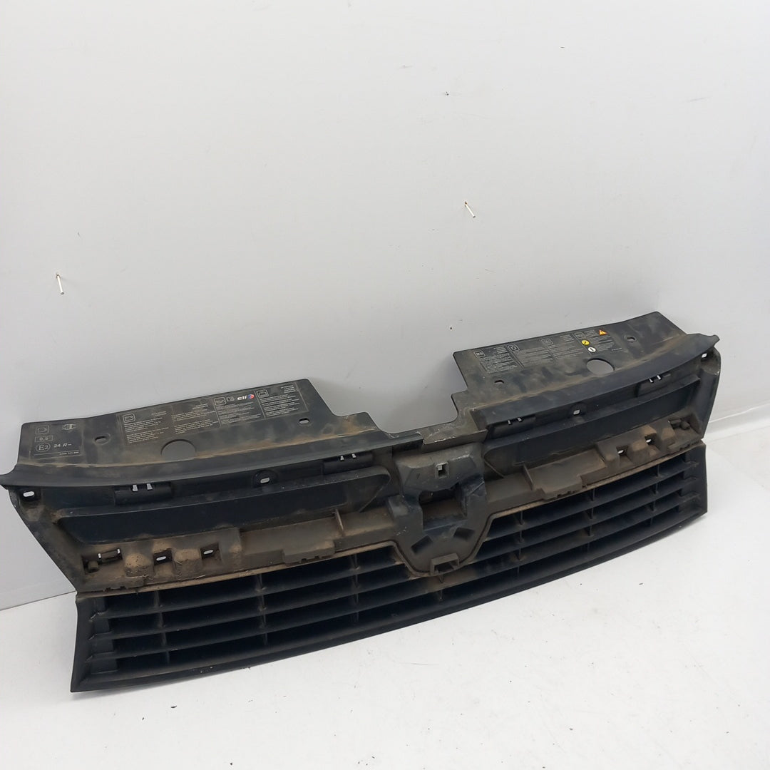 Решетка радиатор предна броня Dacia Duster I HS