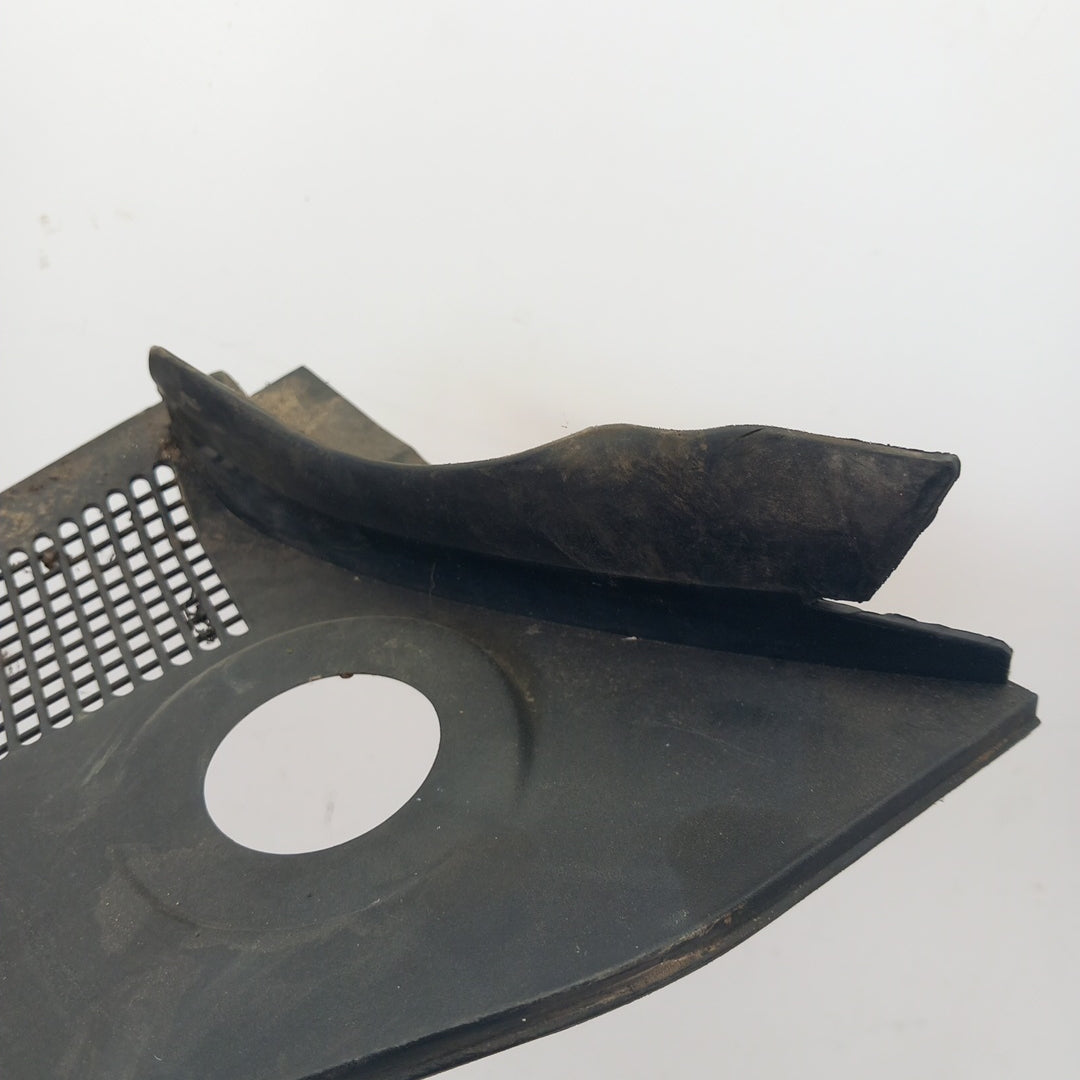 Решетка въздух отводняване предно стъкло Opel Meriva B