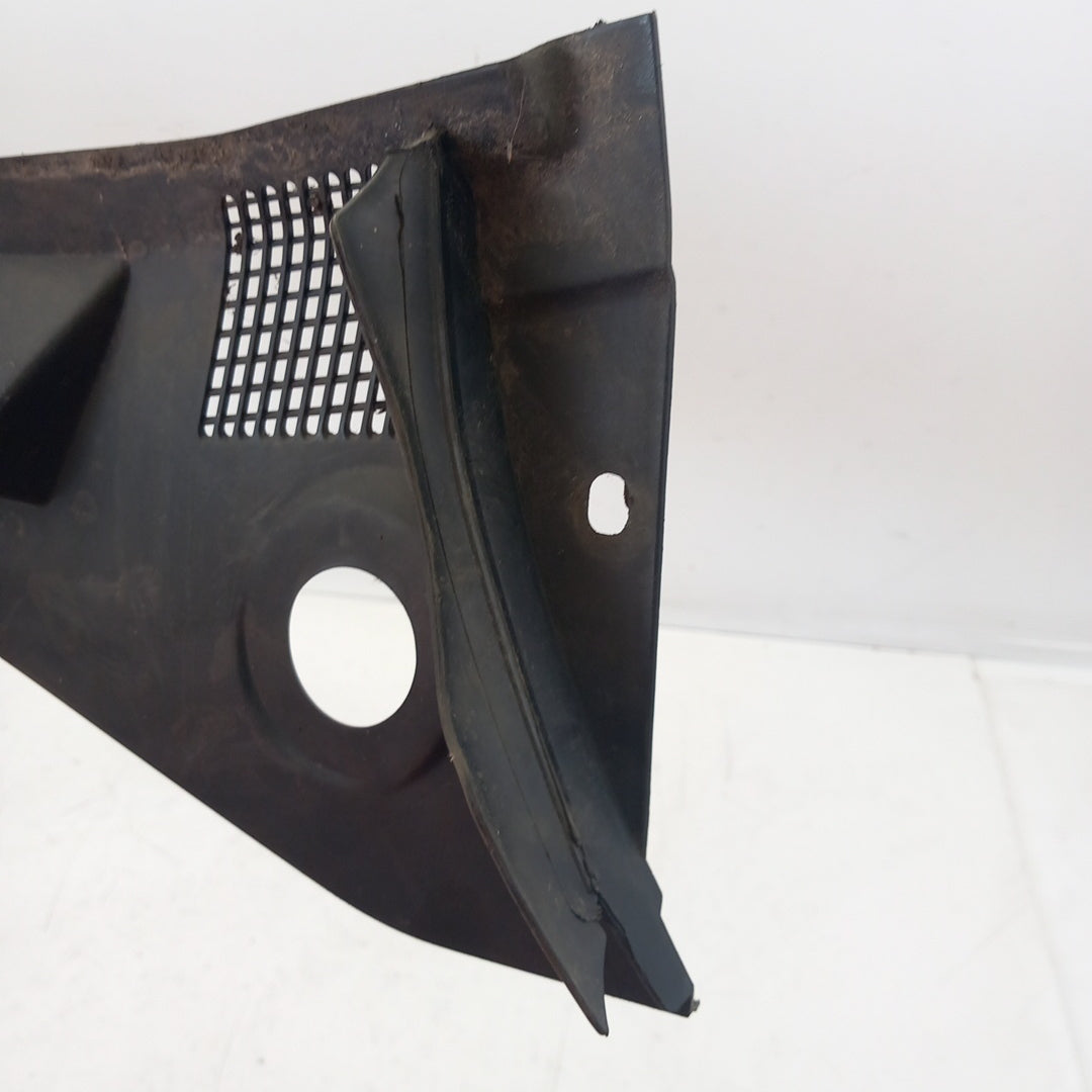 Решетка въздух отводняване предно стъкло Opel Meriva B