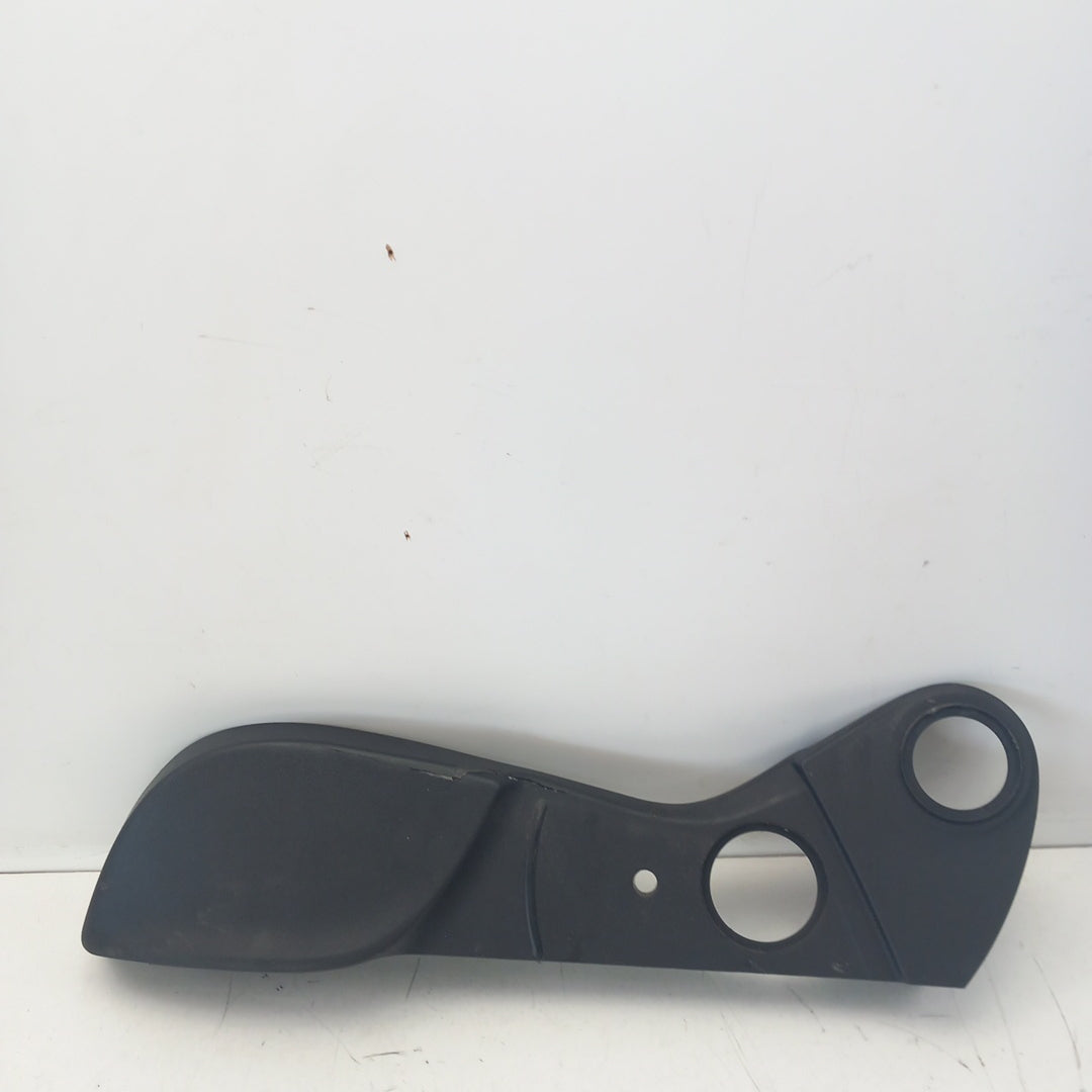 Кора капак пластмаса външна предна лява седалка дефектна Opel Meriva B