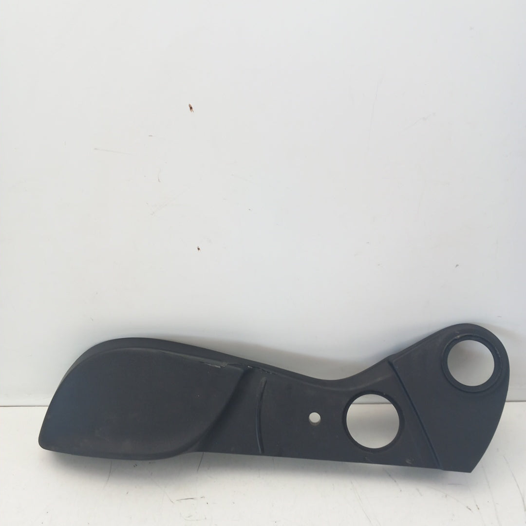 Кора капак пластмаса външна предна лява седалка дефектна Opel Meriva B