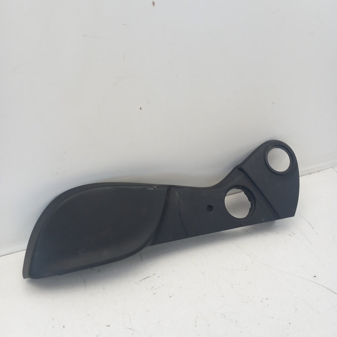 Кора капак пластмаса външна предна лява седалка дефектна Opel Meriva B