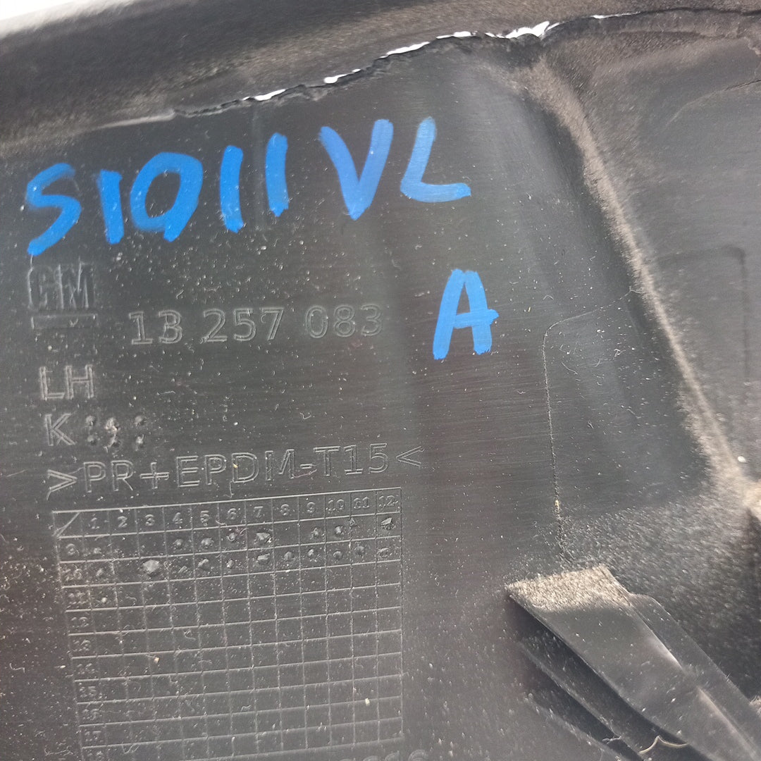 Кора капак пластмаса външна предна лява седалка дефектна Opel Meriva B