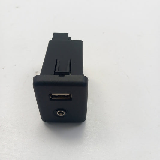 USB и AUX букса Opel Insignia A