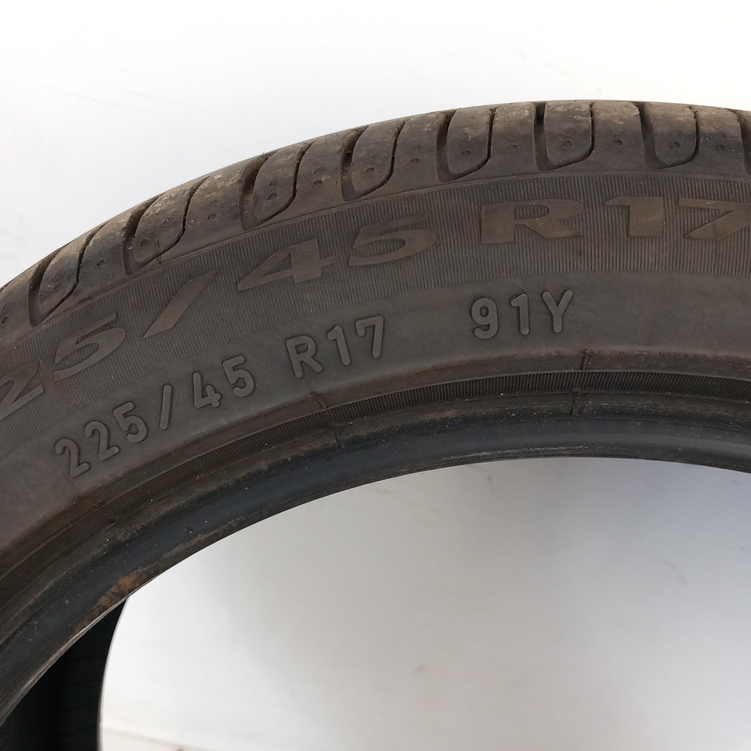 225/45R17 91Y