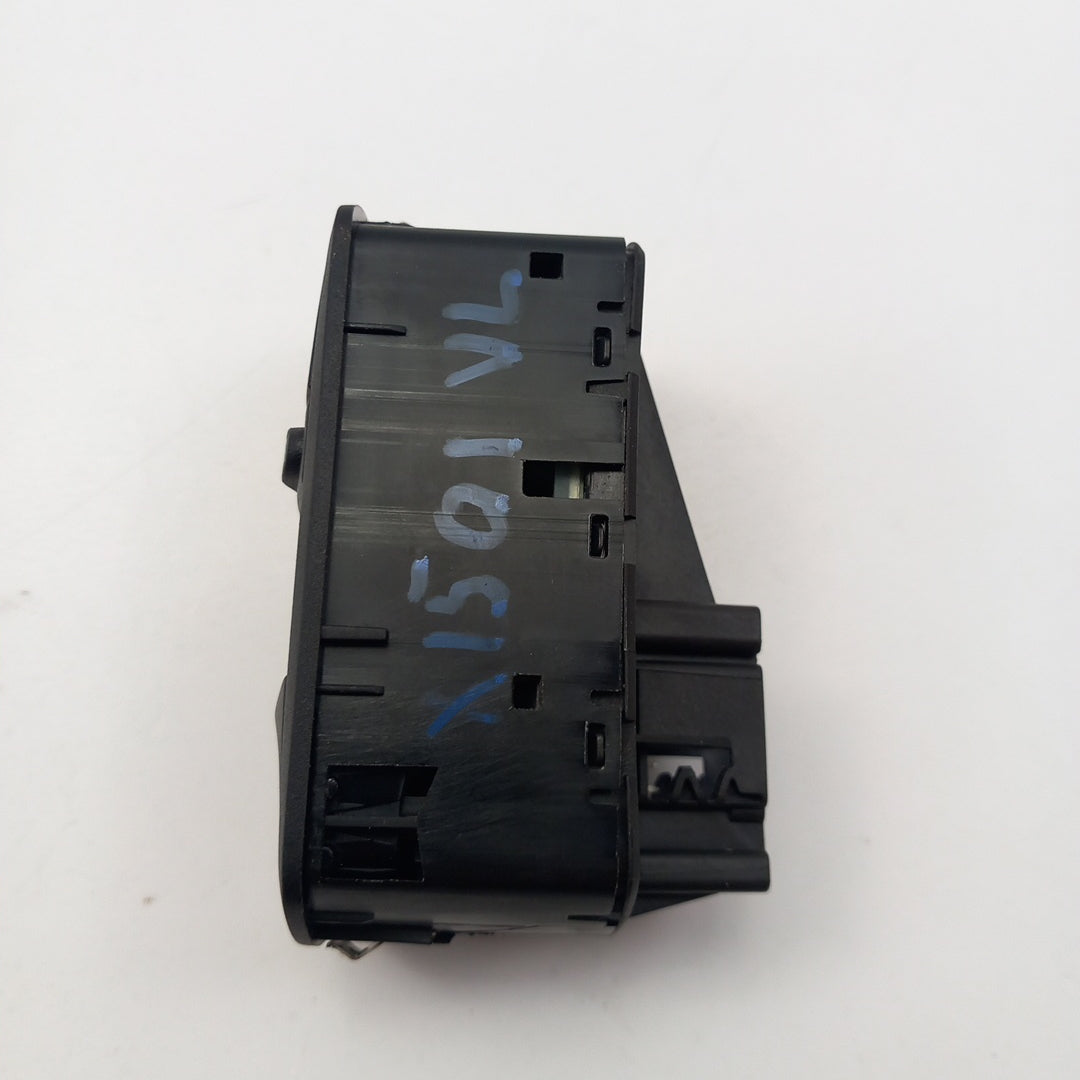 Бутон ел. стъкла предна лява врата и външни огледала Opel Corsa E 5 врати