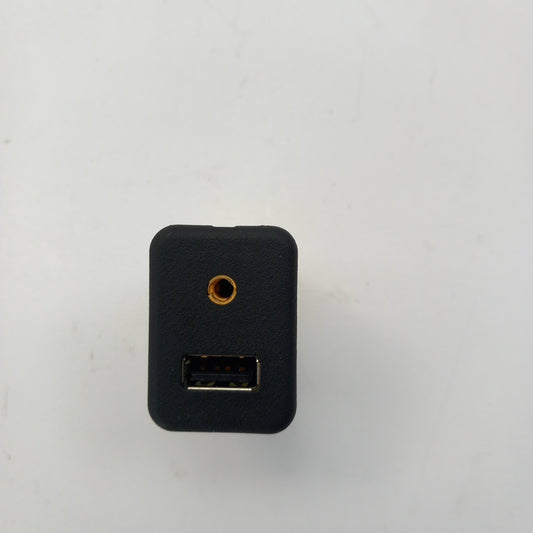 USB и AUX букса Opel Corsa E