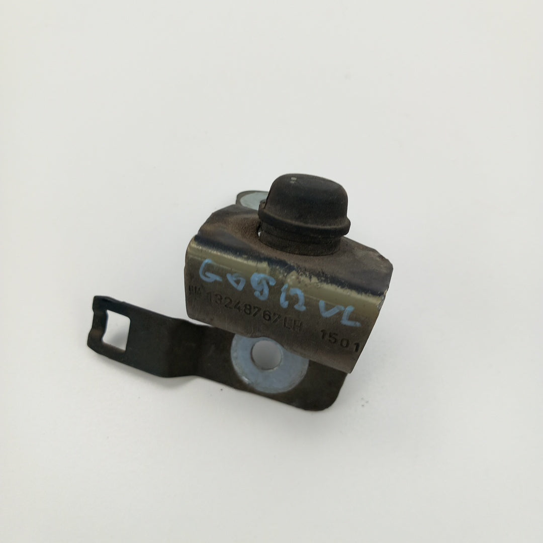 Носач ляв тампон преден капак Opel Insignia A