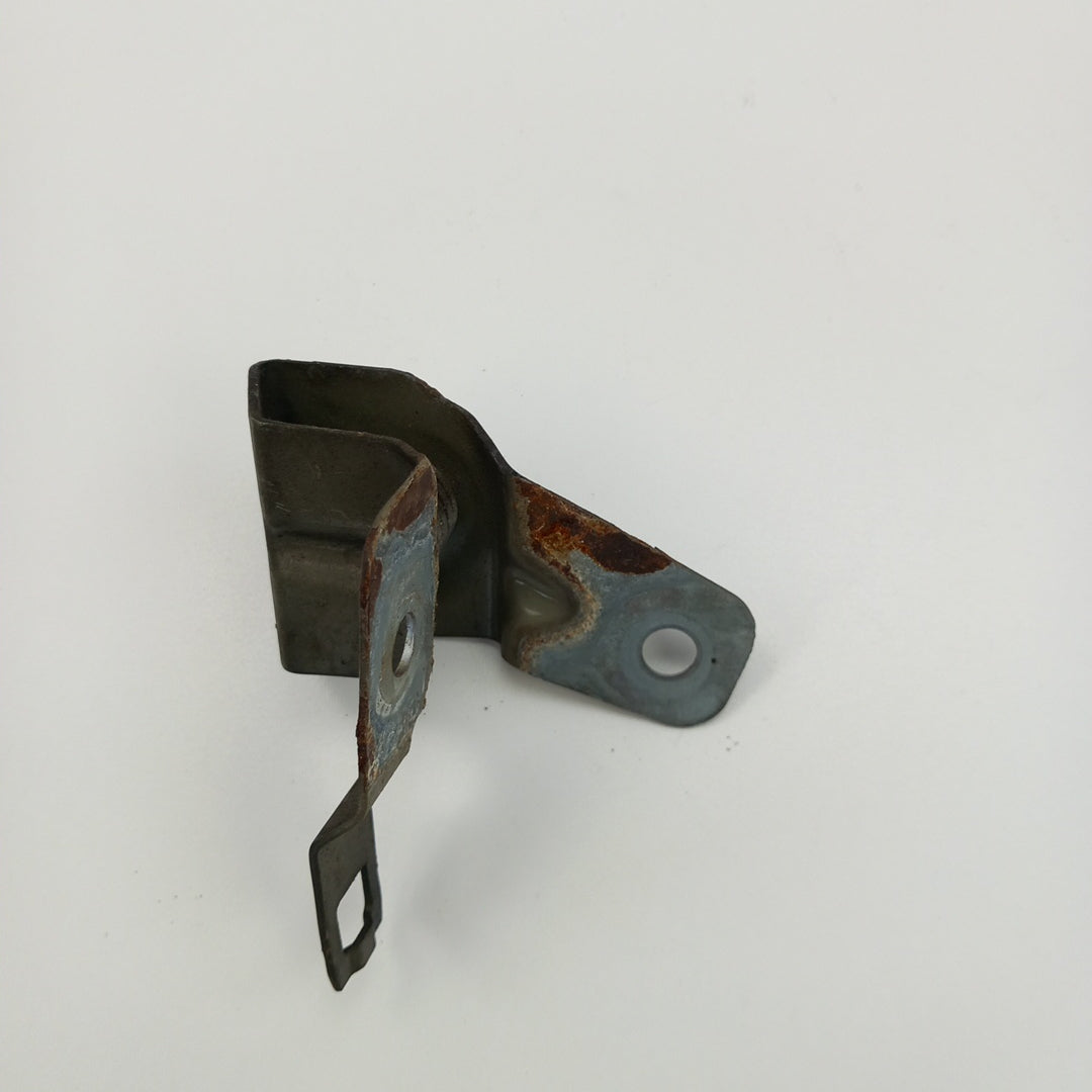 Носач ляв тампон преден капак Opel Insignia A