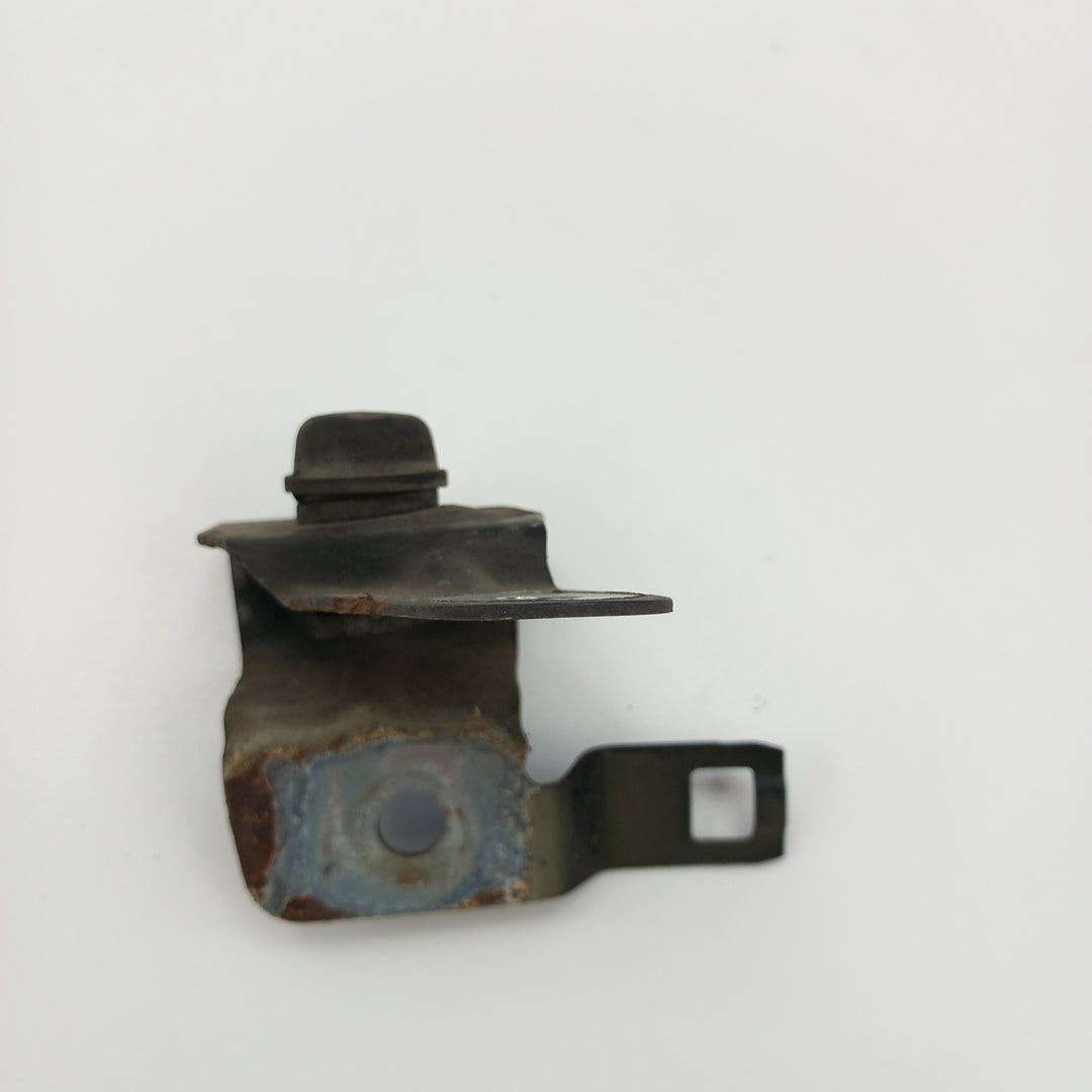 Носач ляв тампон преден капак Opel Insignia A