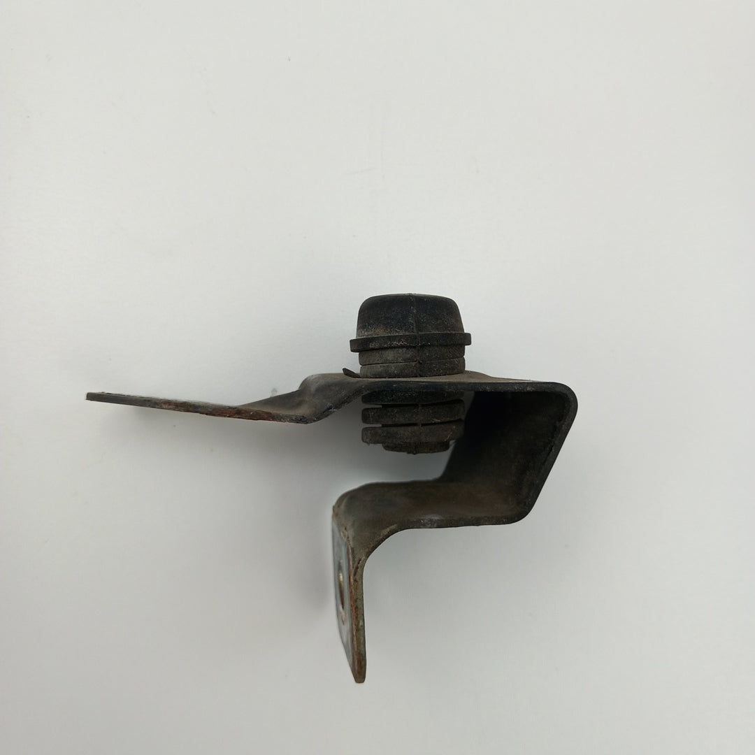 Носач десен тампон преден капак Opel Insignia A