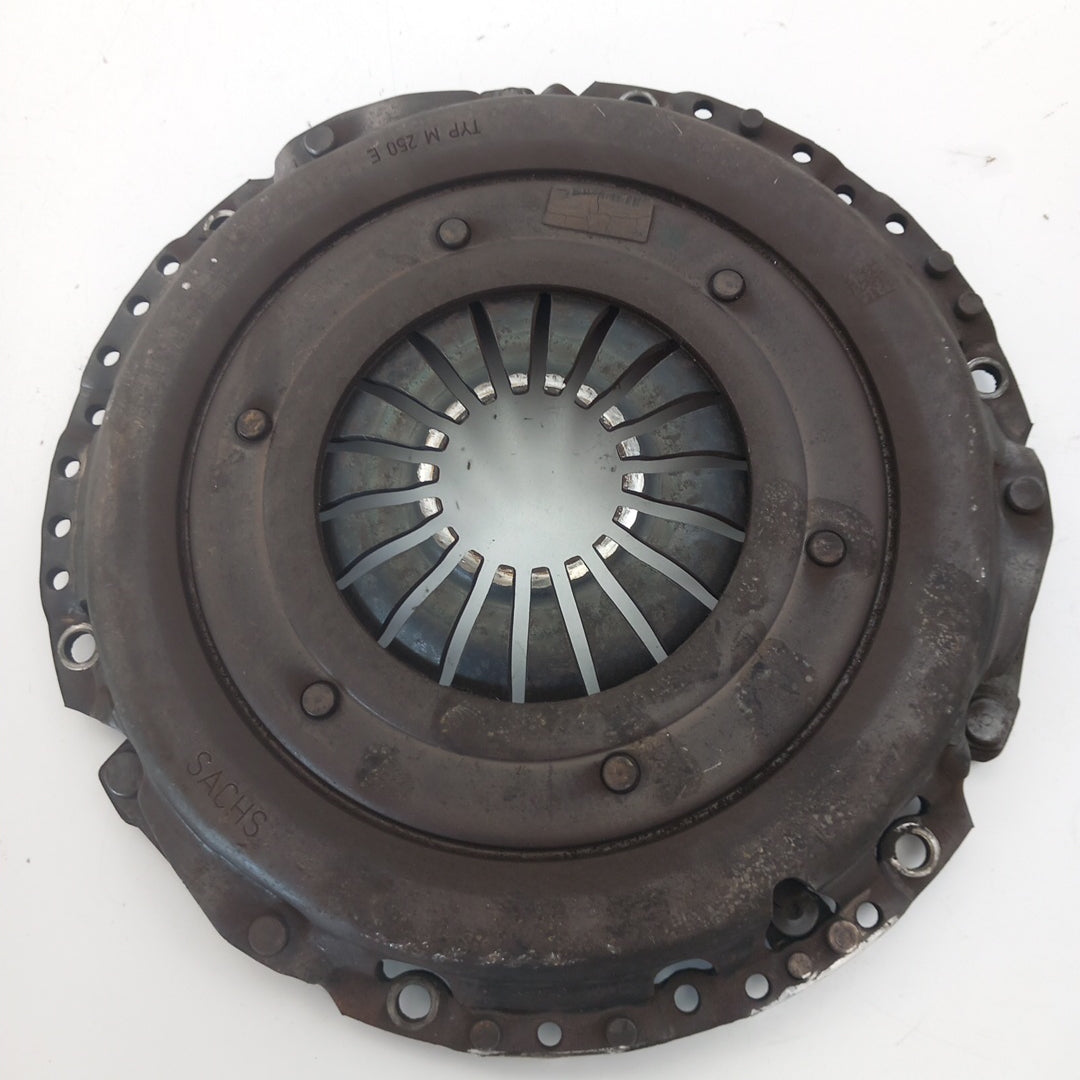 Притискателен диск съединител леко наранен остърган Opel Insignia A хечбек 2,0 CDTI A20DTH