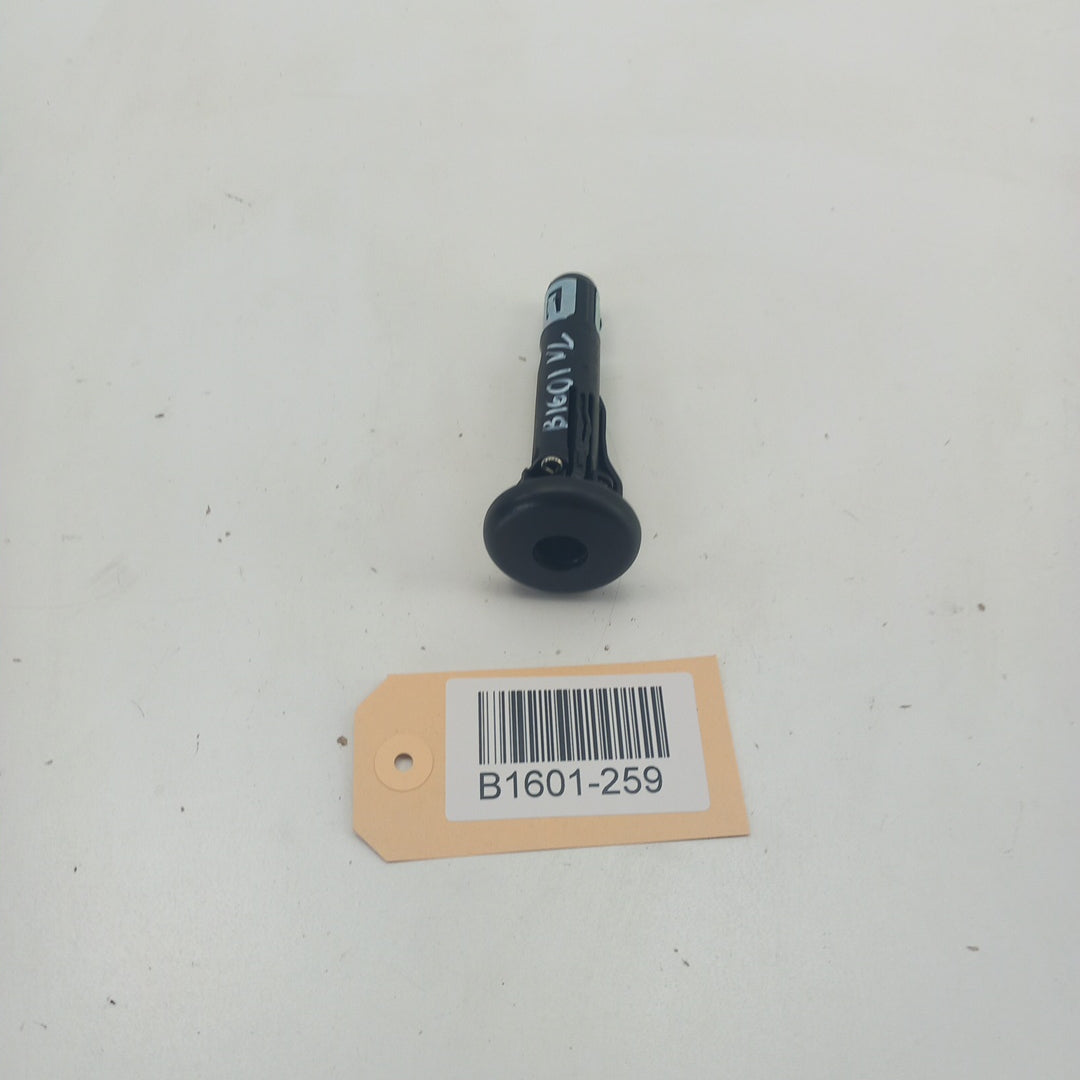 Щифт подглавник предна седалка Opel Astra K