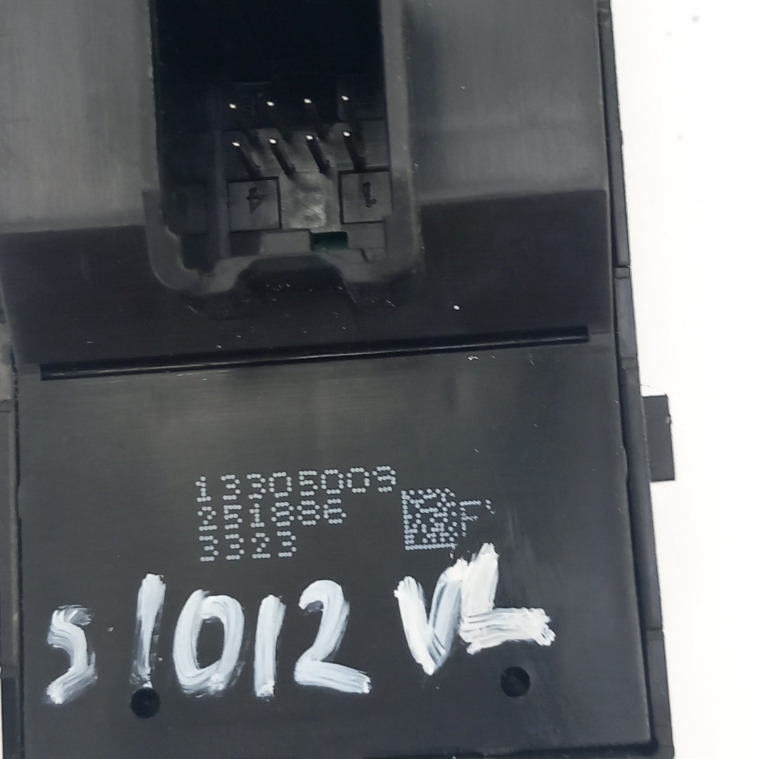 Бутон ел. стъкла предна лява врата черен Opel Meriva B