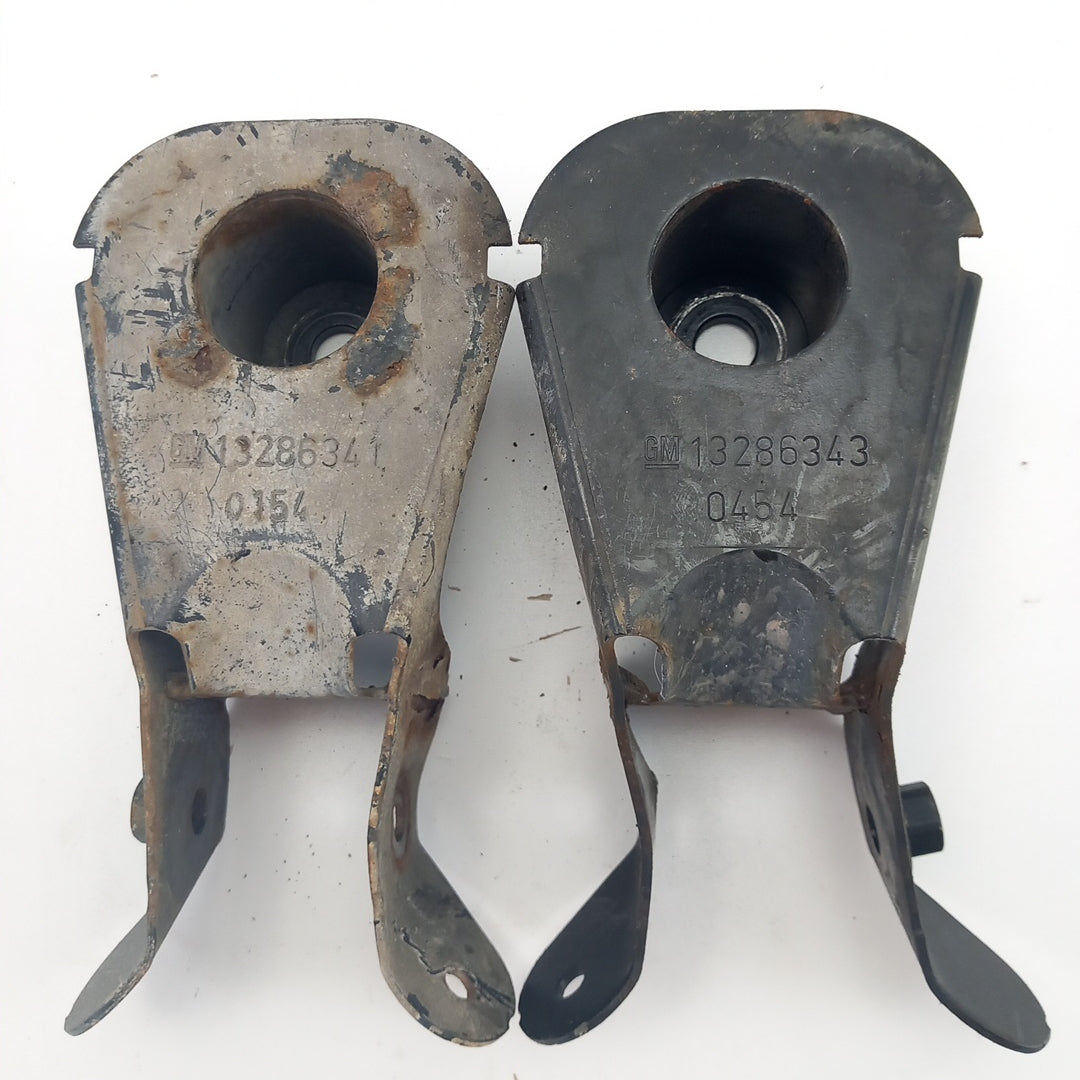 Държач опора предна броня ляв комплект дясно Opel Meriva B