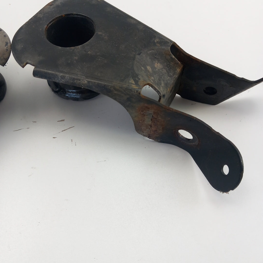 Държач опора предна броня ляв комплект дясно Opel Meriva B