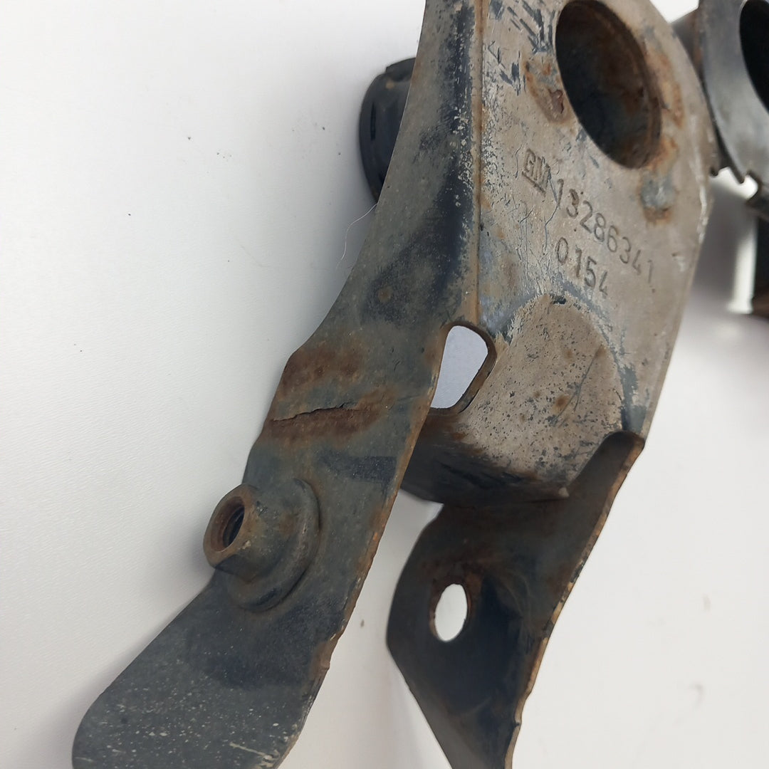 Държач опора предна броня ляв комплект дясно Opel Meriva B