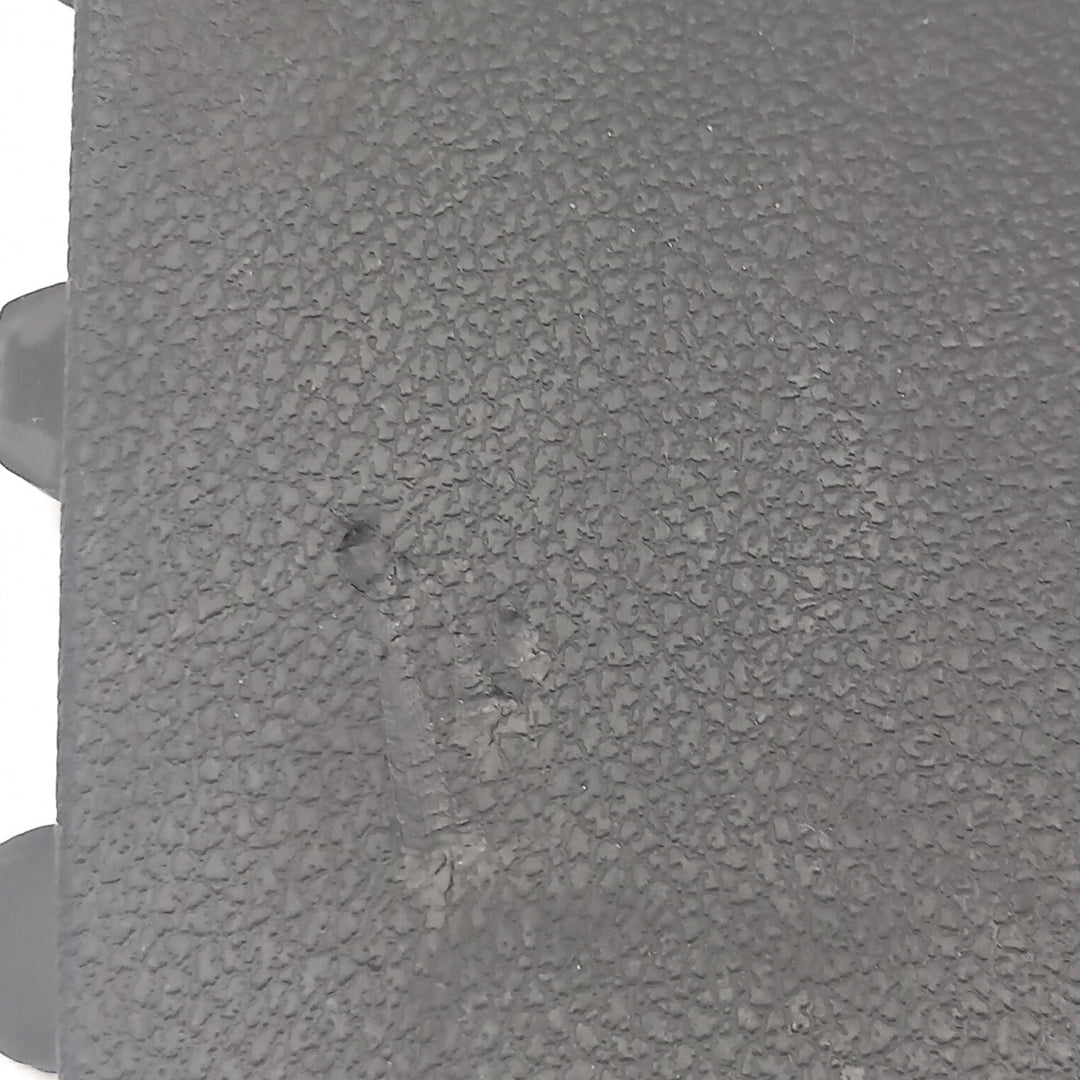 Капак отвор десен стоп кора багажник черен с драскотини Opel Meriva B