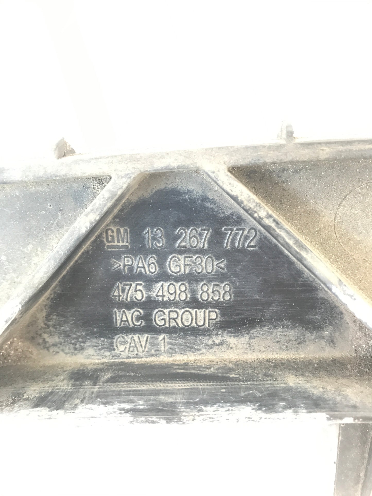 Долен държач предна броня Opel Meriva B