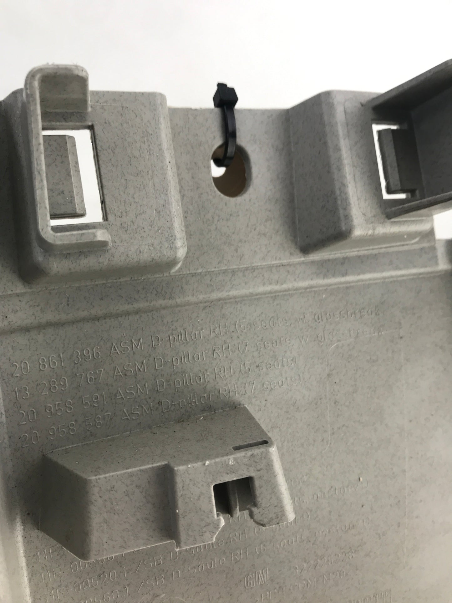 Кора задна колона дясна трети ред седалки Opel Zafira C Tourer