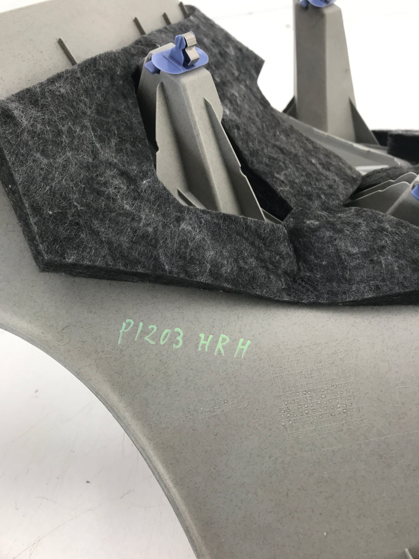 Кора задна колона дясна трети ред седалки Opel Zafira C Tourer