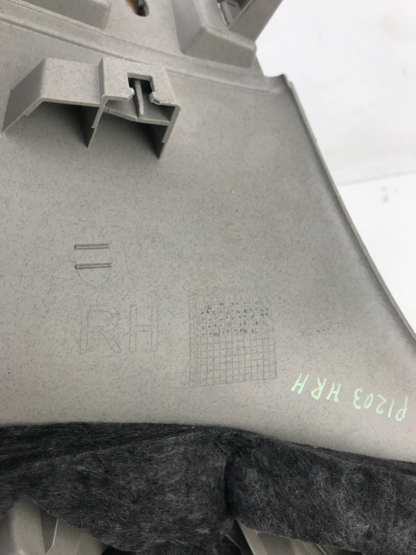 Кора задна колона дясна трети ред седалки Opel Zafira C Tourer