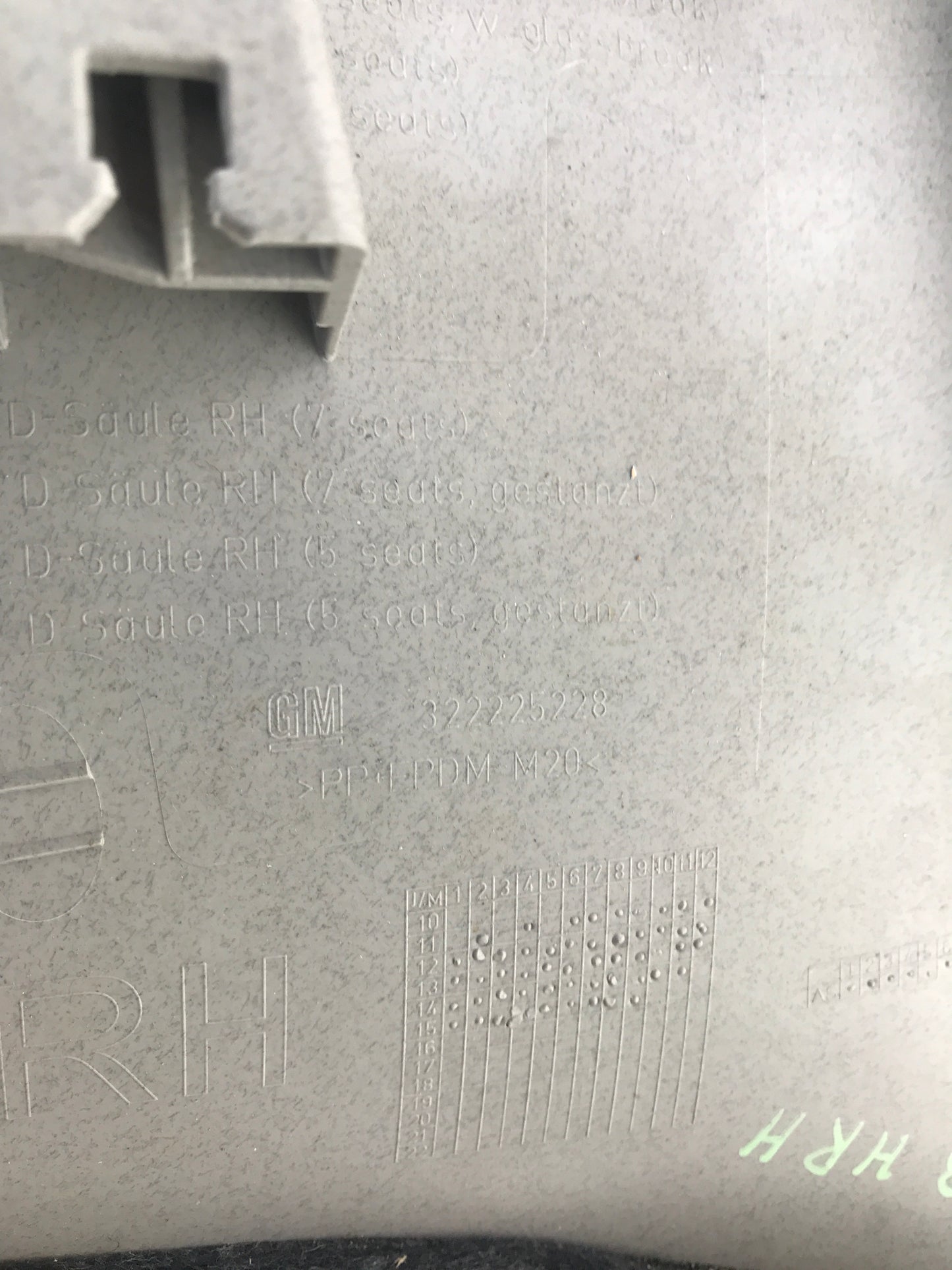 Кора задна колона дясна трети ред седалки Opel Zafira C Tourer