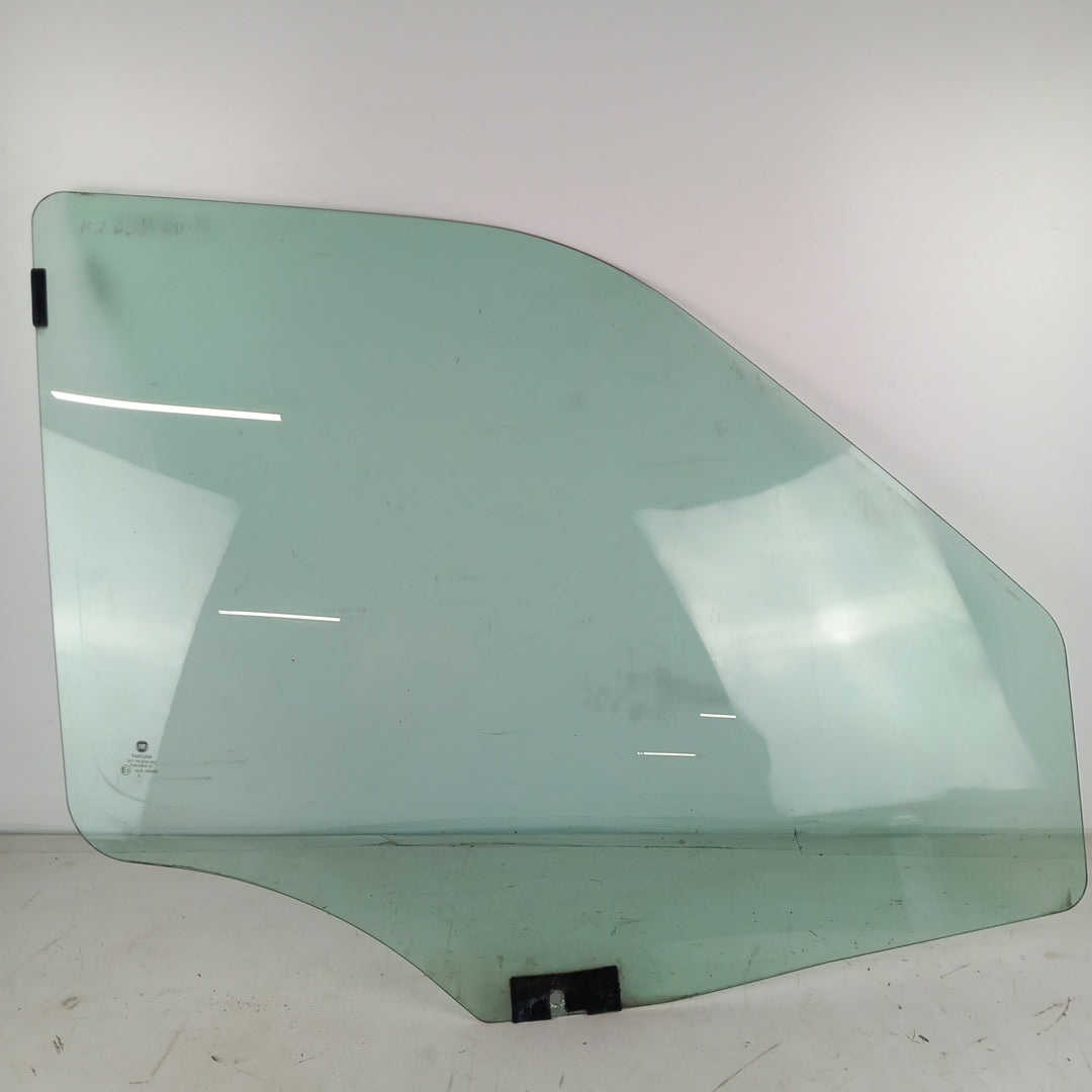 Стъкло предна дясна врата  Fiat Doblo 263