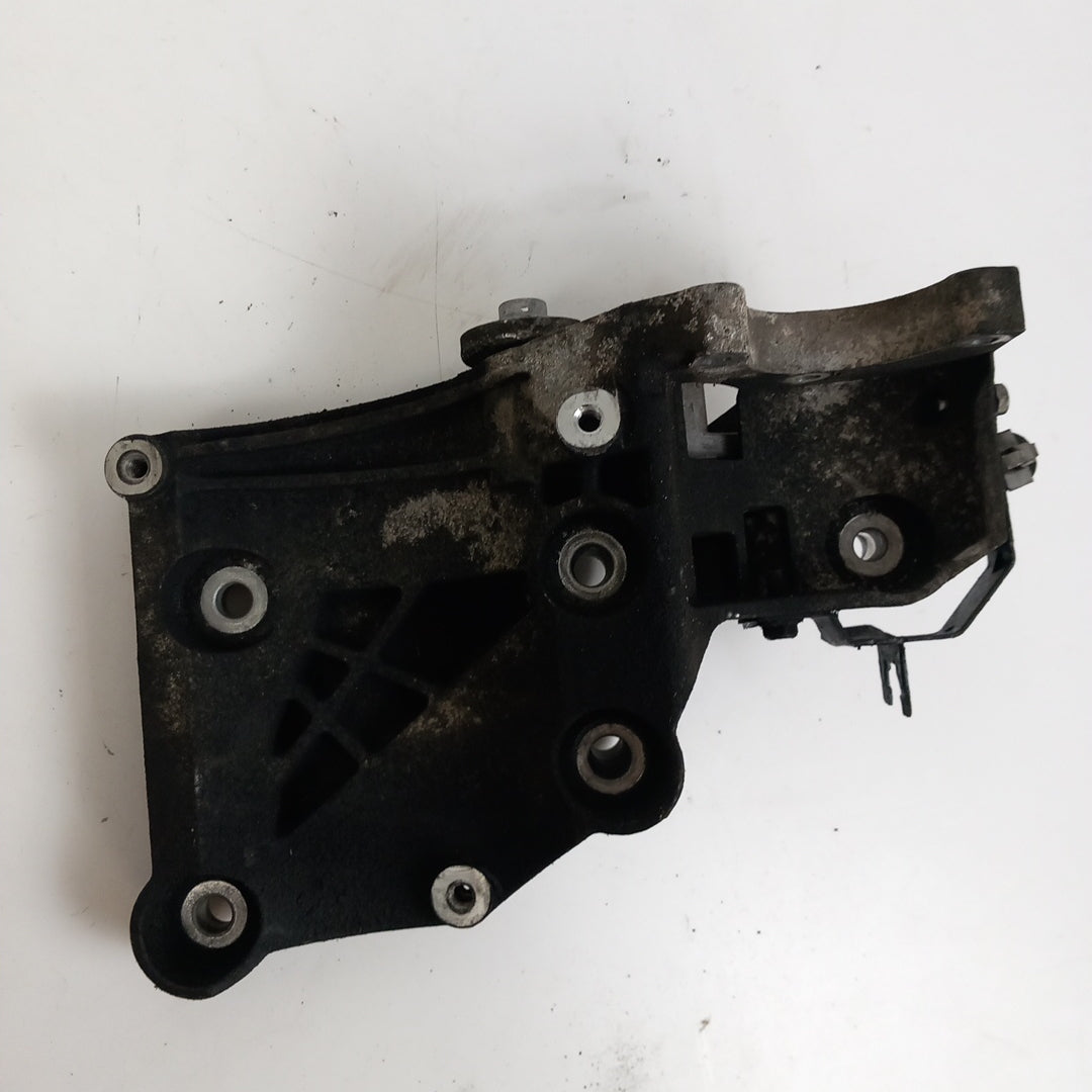 Стойка носач двигател компресор климатик серво помпа Opel Insignia A 2,0 CDTI