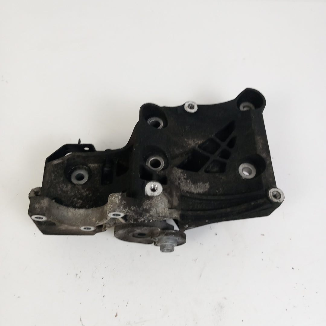 Стойка носач двигател компресор климатик серво помпа Opel Insignia A 2,0 CDTI