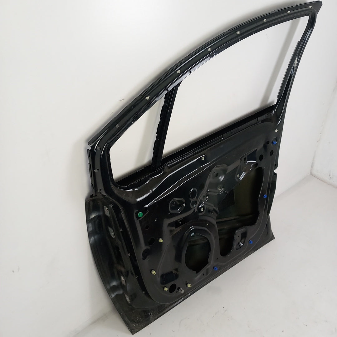 Врата предна дясна черен карбон 22C GAR Opel Meriva B