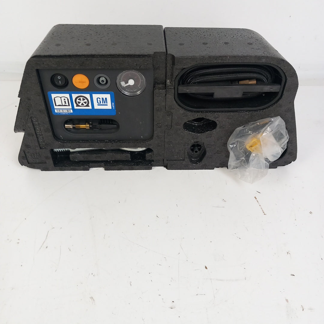 Кутия за инструменти комплект компресор за гуми Opel Meriva B