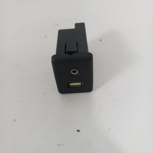Букса вход USB и AUX Opel Insignia A