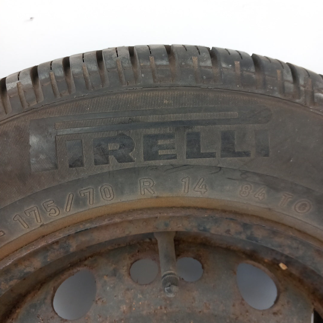 Стоманена джанта 14" цола 5,5J x 14H2 ET49 4x100 лятна гума Pirelli P3000 175/70/R14 84T Opel Corsa D