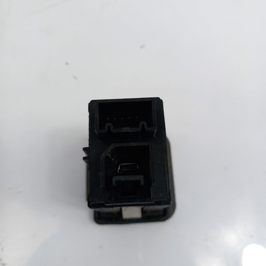 Букса AUX и USB Opel Meriva B