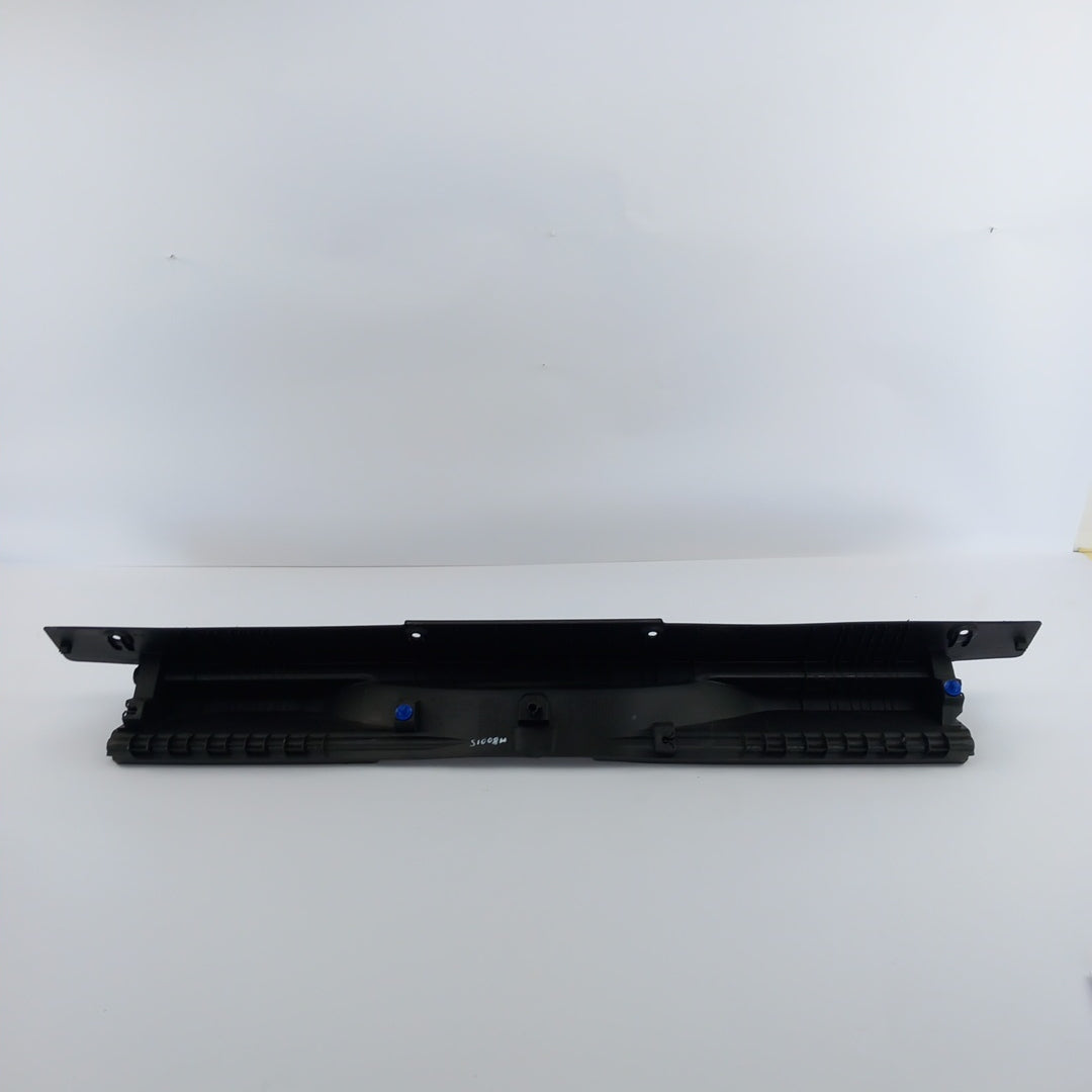 Пластмаса предна част на багажника черна Opel Meriva B