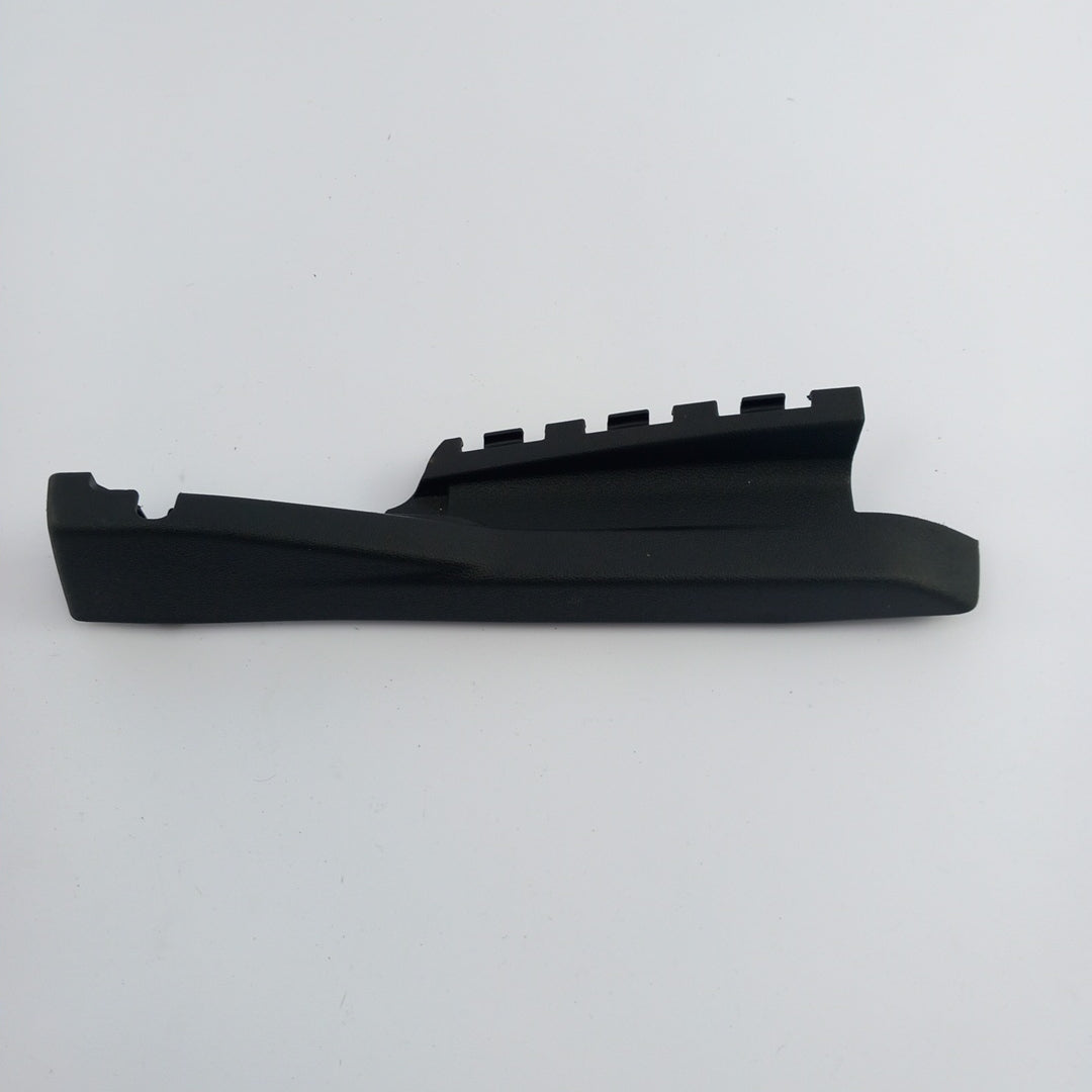 Пластмаса капак релса черен предна дясна седалка Opel Meriva B