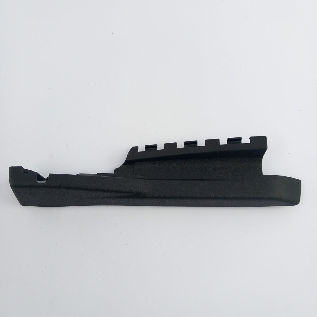 Пластмаса капак релса черен предна дясна седалка Opel Meriva B