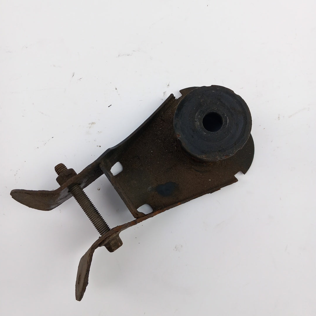 Държач подсилване предна броня дясно долу Opel Meriva B