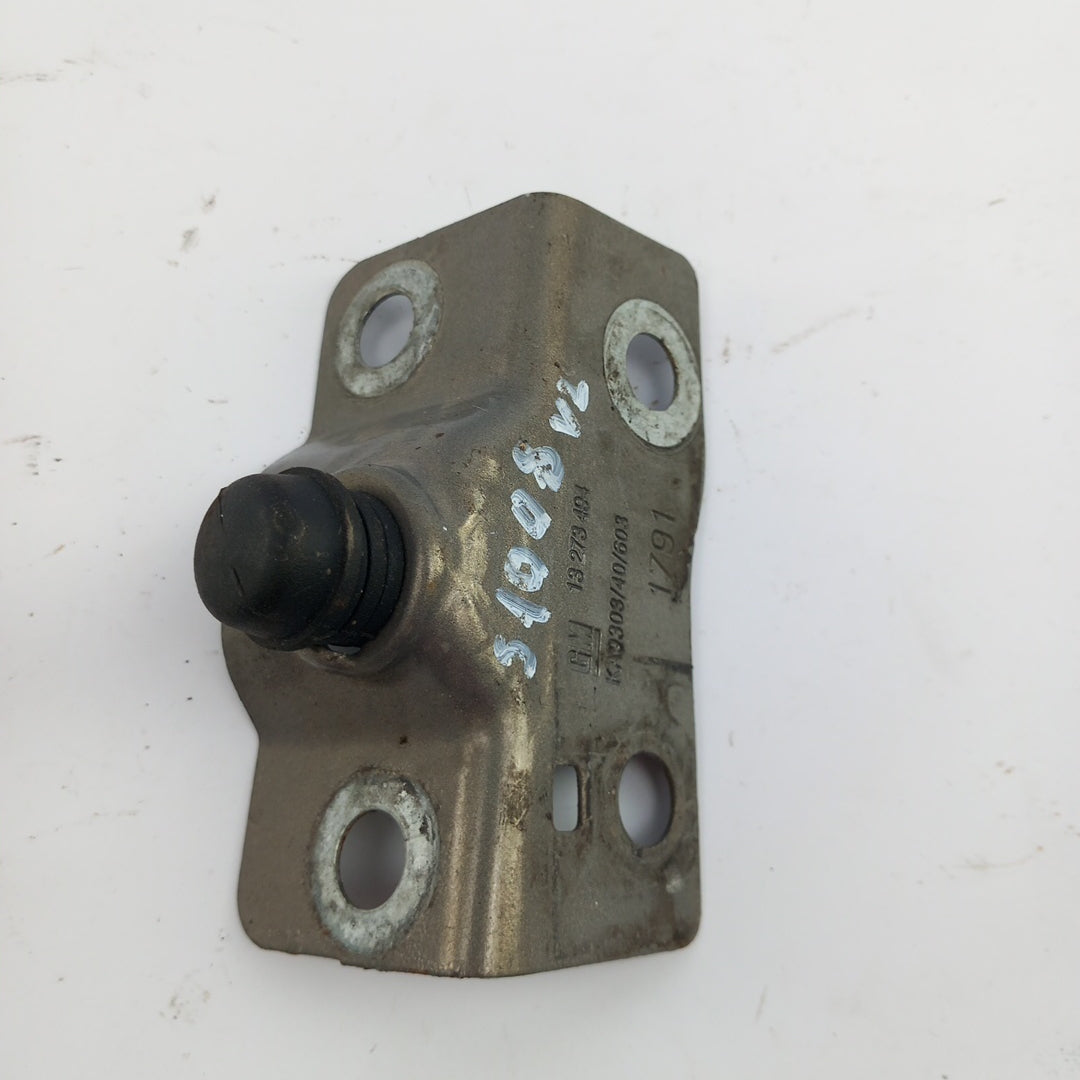 Планка стопер преден капак лява страна Opel Meriva B