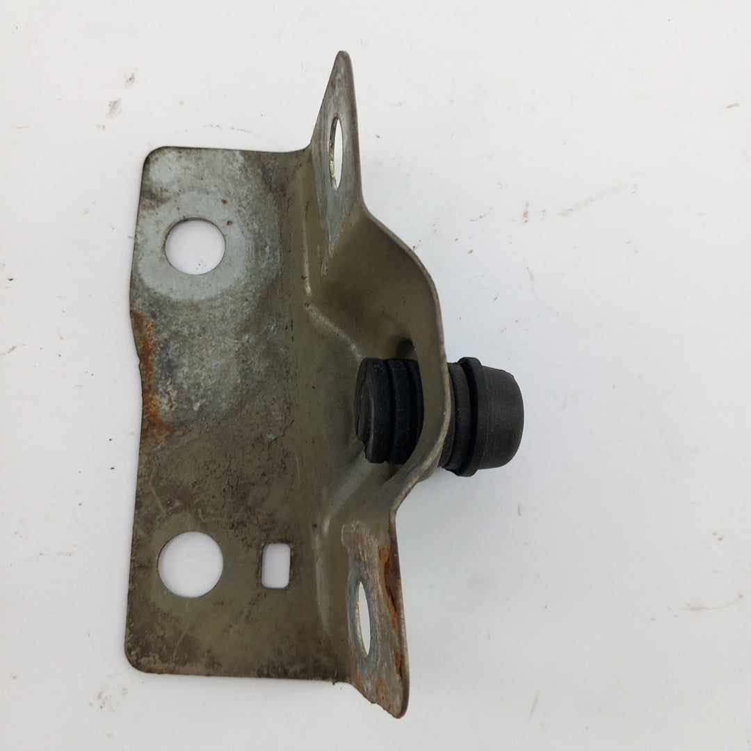 Планка стопер преден капак лява страна Opel Meriva B