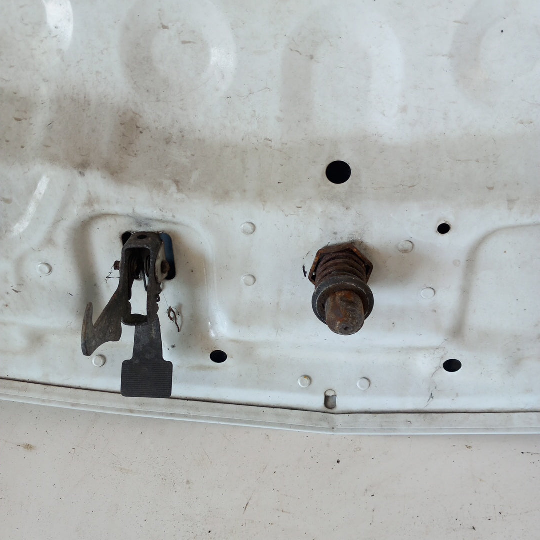 Преден капак Z474 бяло Facelift Opel Corsa D 3 врати